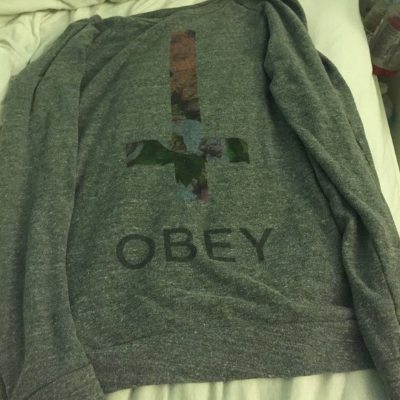 -sold- Closet closing Obey cross crew neck