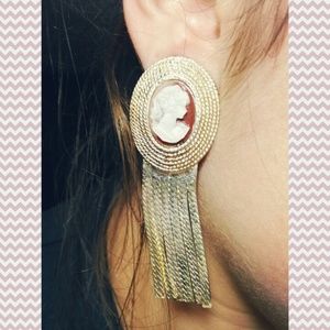 Flash Sale! Vintage Cameo Earrings