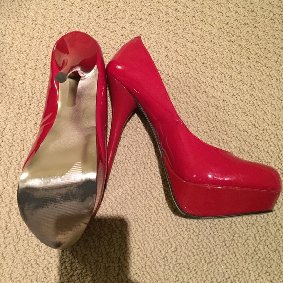True red Steve Madden heels - Picture 1 of 2