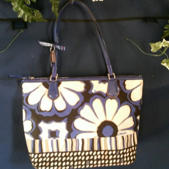 Authentic NWOT Coach Poppy Floral Scarf  Bag