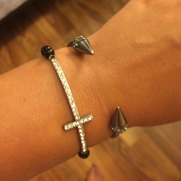 2 bracelets - Picture 2 of 3