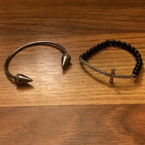 2 bracelets - Picture 3 of 3