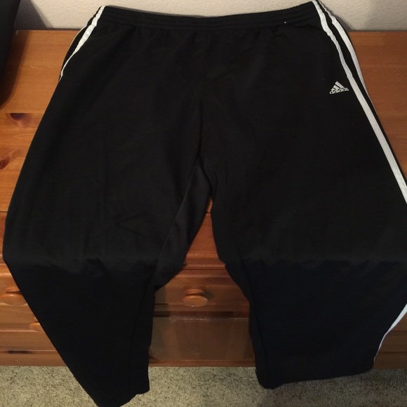 Woman's Adidas pants size XL