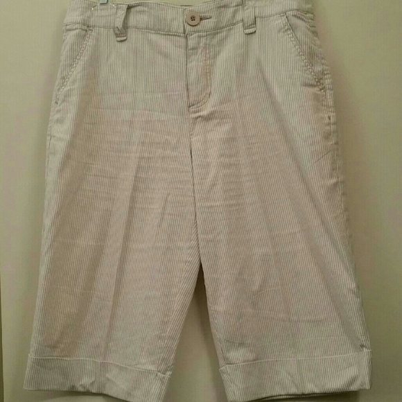 CLEARANCE  $10  Capri Pants - Picture 1 of 4