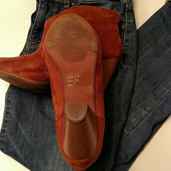 Charlotte Russe Low Heeled Boots - Picture 2 of 4