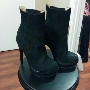 🚫SOLD Bcbg black textured booties
