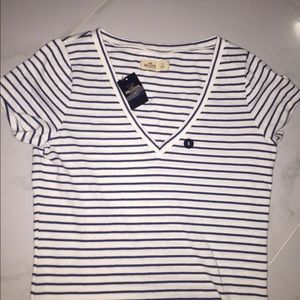 Hollister v neck navy blue/ white with tag!