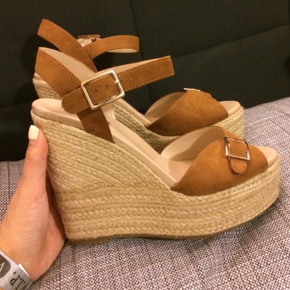SOLD on 〽️ TOPSHOP Wedge Sandals