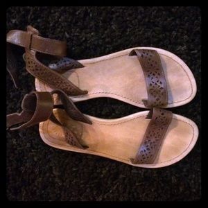 Women's size 7 Ugg sandals