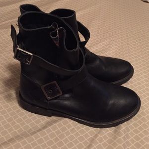 Ankle Boots with floral design on the side