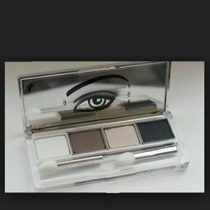 CLINIQUE 02 Jenna's Essentials eyeshadow pallette
