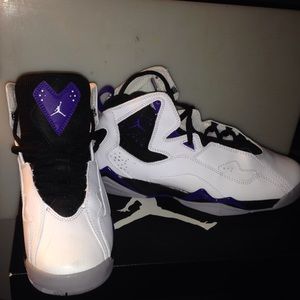 Jordans true flight BG