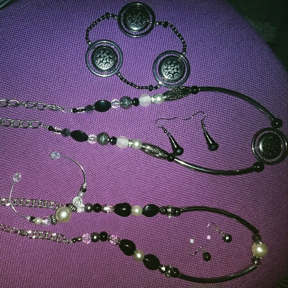 Jewelry - Picture 3 of 4