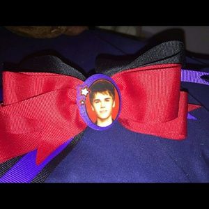 Justin Bieber bow