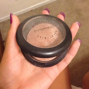 MAC mineralized skin finish
