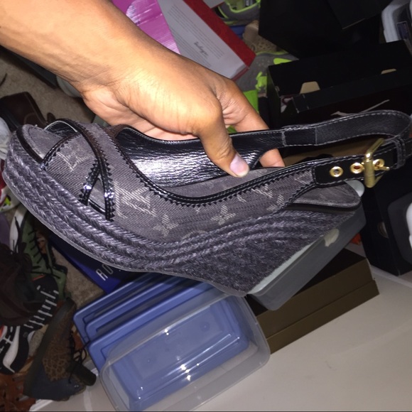 LV Wedges (Black)