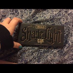 Kat Von D• Shade + Light eye palette