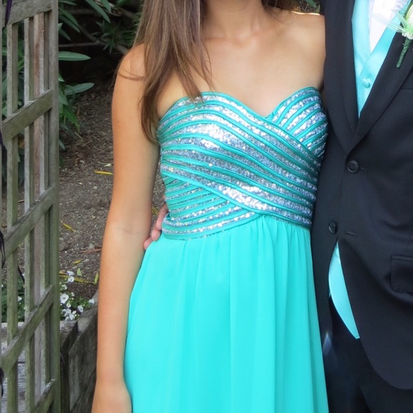 Prom dress/formal dress - Picture 2 of 4