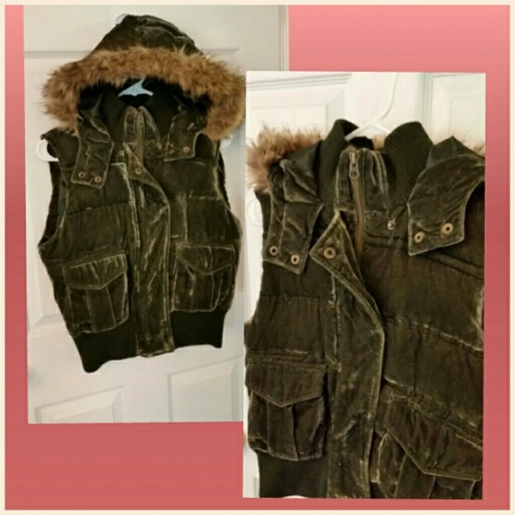Green Vest with Faux Fur - Picture 3 of 3