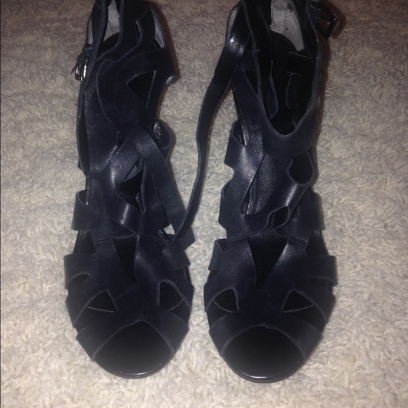 New Guess high heels