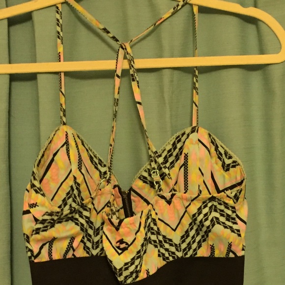 Billabong Dress! Pair with wedges & bangles. - Picture 3 of 3