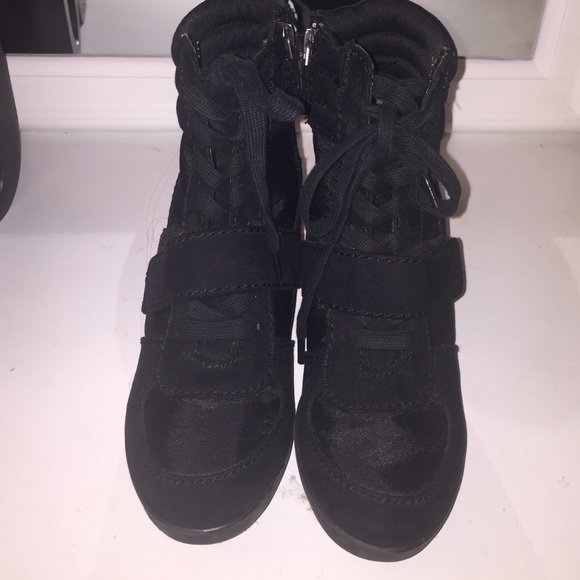 Black Vera wand wedges