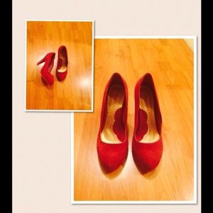 Red Pumps for Any Occasion