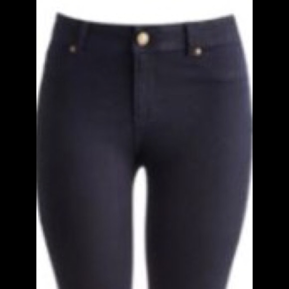 Black high waisted pants 👌🏾💅🏾