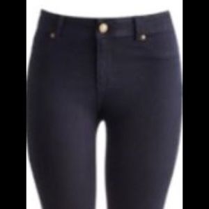 Black high waisted pants 👌🏾💅🏾