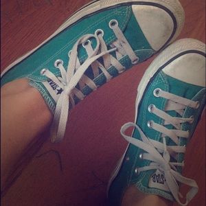 Aqua converse