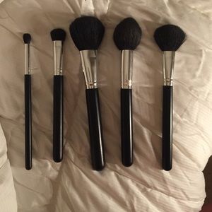 5 synthetic black brushes