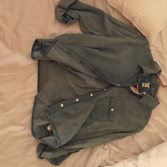 Light weight super thin button down - Picture 2 of 3