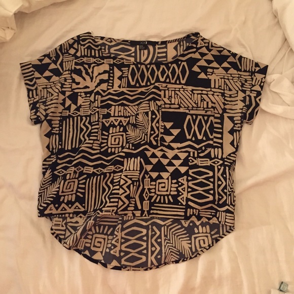 Black and beige pattern crop top