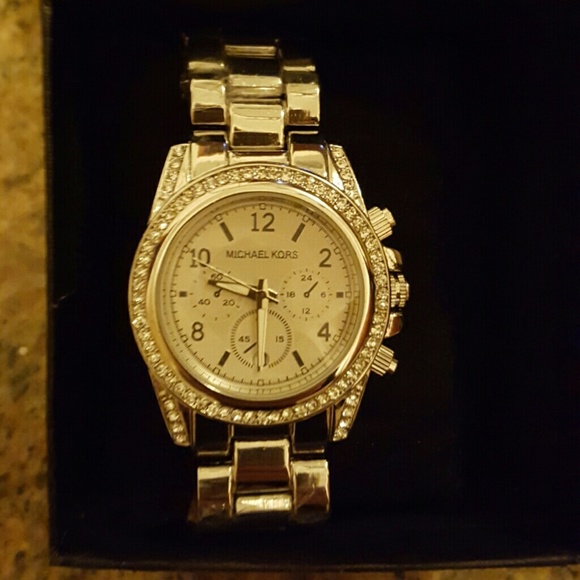 Michael korrs watch. Silver
