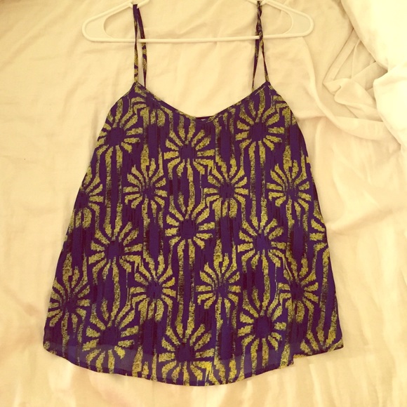 Blue accented tank top