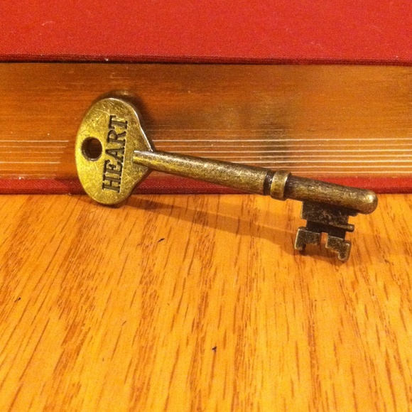 Heart Key Pendant (+1) - Picture 3 of 6