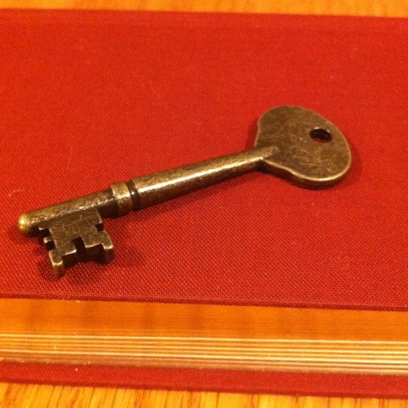 Heart Key Pendant (+1) - Picture 5 of 6