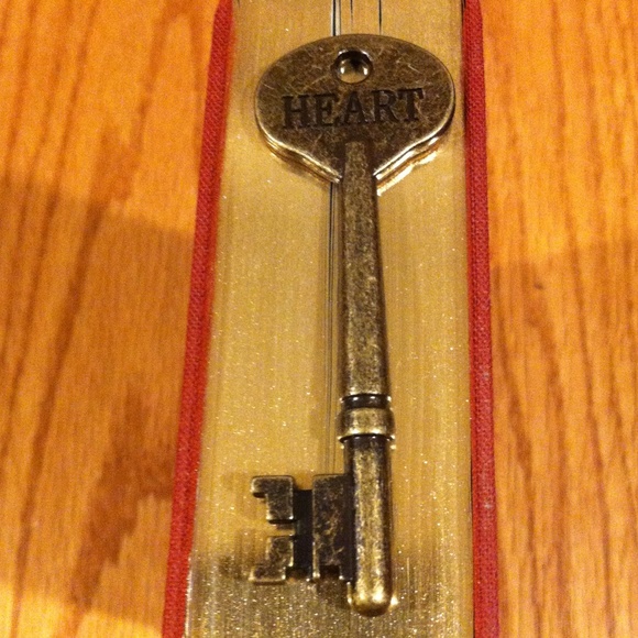 Heart Key Pendant (+1) - Picture 4 of 6