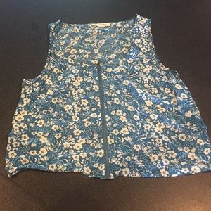 Cute sleeveless crop top
