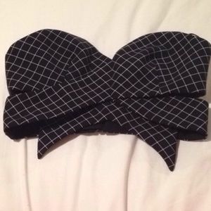 Black and white crop top brand new