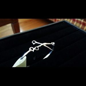 Scissors bracelet