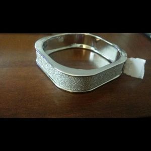 Bangle bracelet