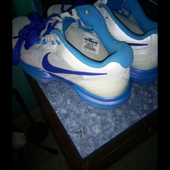 Shoes - Picture 3 of 4