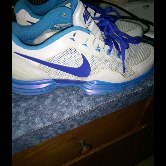 Shoes - Picture 4 of 4