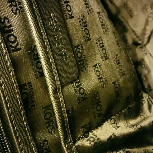 ********SOLD********Authentic Michael Kors Handbag - Picture 2 of 4