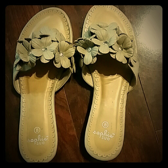 Flowered sandals