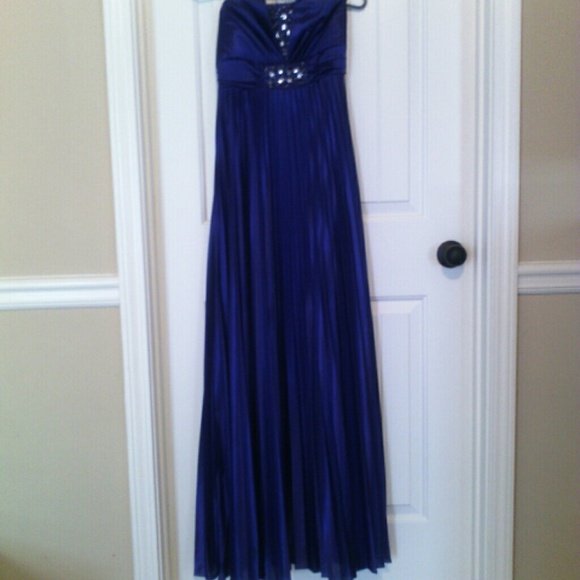 Homecoming in Royal Blue - Picture 2 of 4