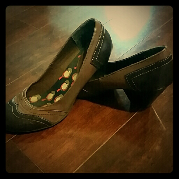 Two tone brown heels