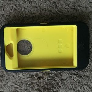 Black and yellow iPhone 4 otter box