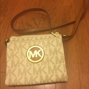 Michael kors cross body